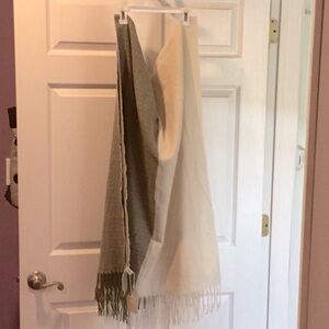 Beautiful NWT 2 tone olive & cream fringed scarf/shawl